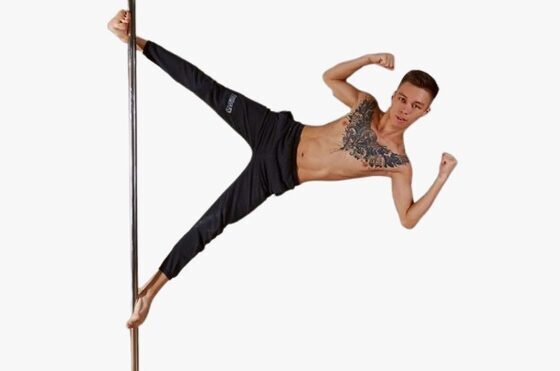 Темирлан настоящий мастер Pole Sport с богатым арсеналом трюков и акробатики